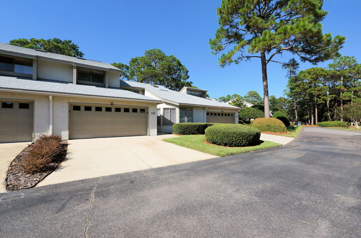 Property Photo:  1208 Oakmont Drive  FL 32578