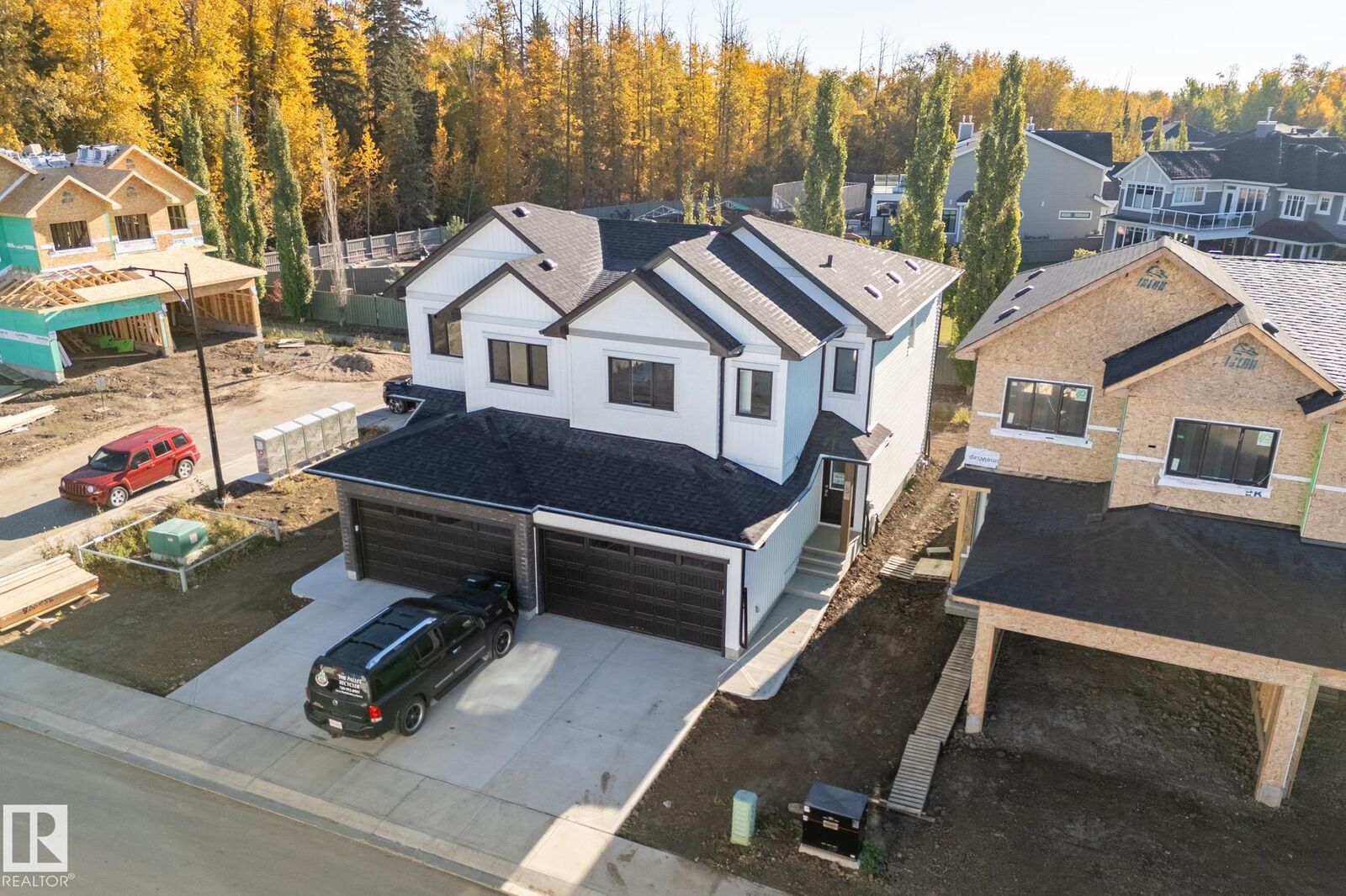 Property Photo: 5122 213A Street NW 5 AB T6M 0K7