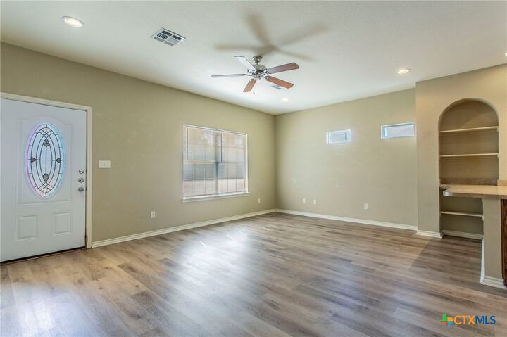 Property Photo:  1124 N Penelope Street  TX 76513 