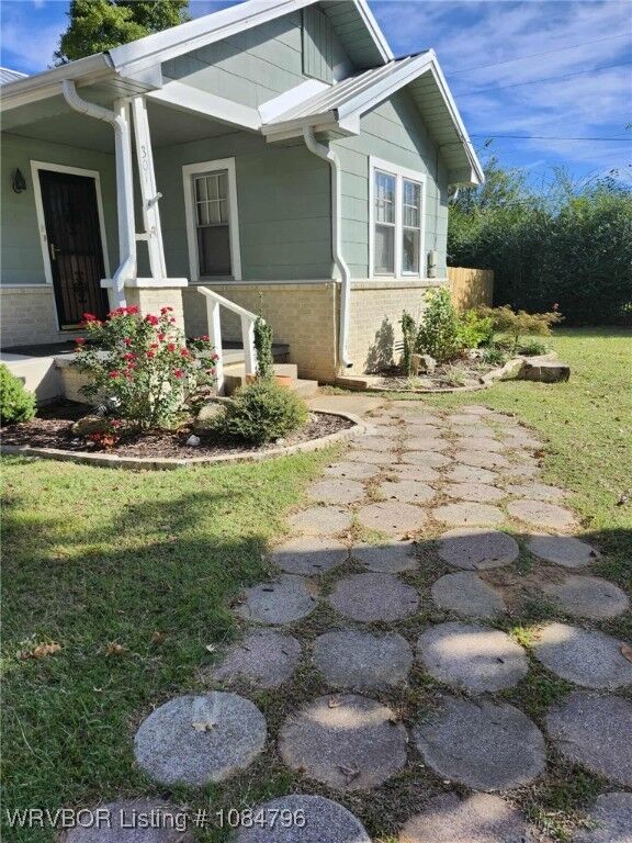 Property Photo:  301 Wilson Avenue  OK 74953