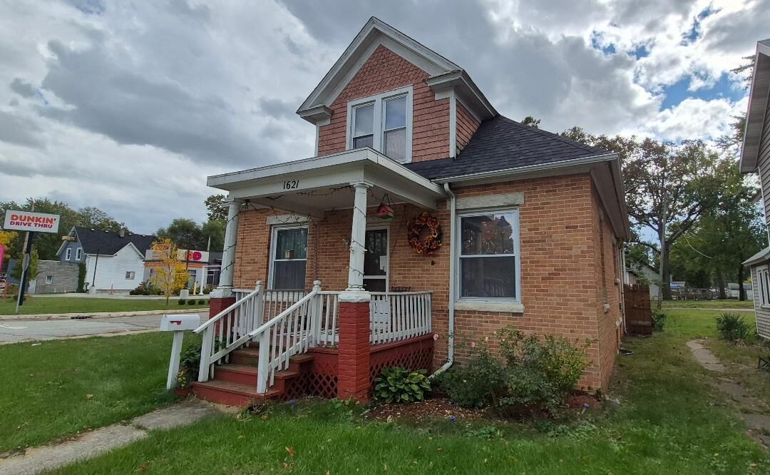 Property Photo: 1621 E Michigan Boulevard IN 46360