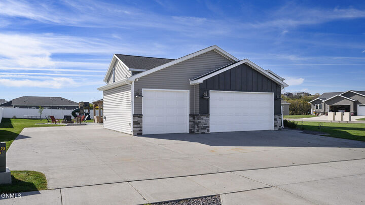 Property Photo: 401 Fields Court SE ND 58554