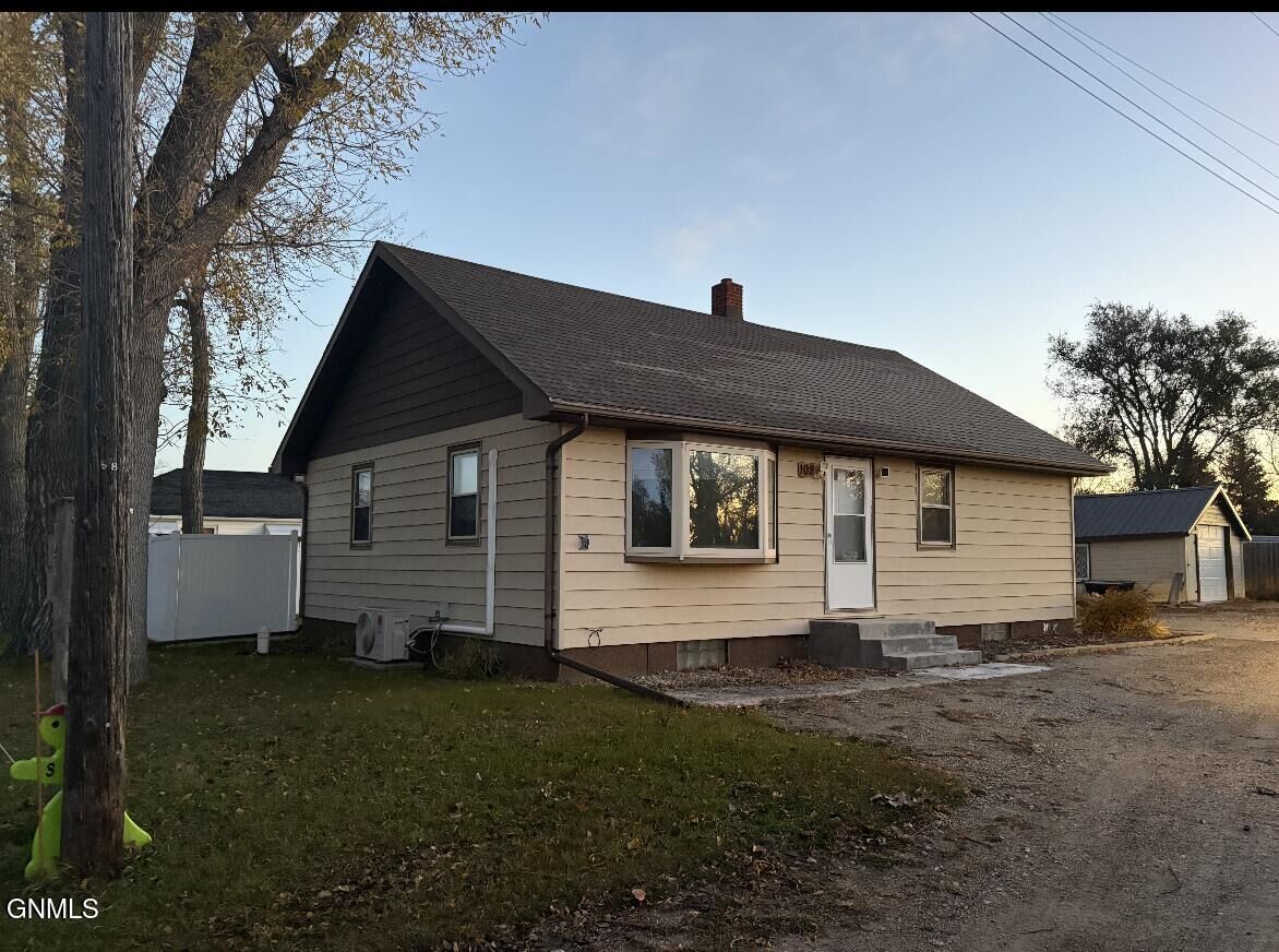 Property Photo:  102 4th Avenue NE  ND 58467 