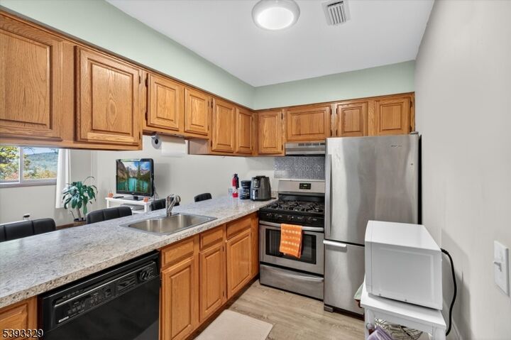 Property Photo:  5 Telluride Ct  NJ 07462