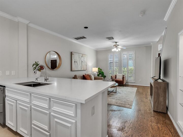 Property Photo:  1514 Sutton Street  TX 77006 