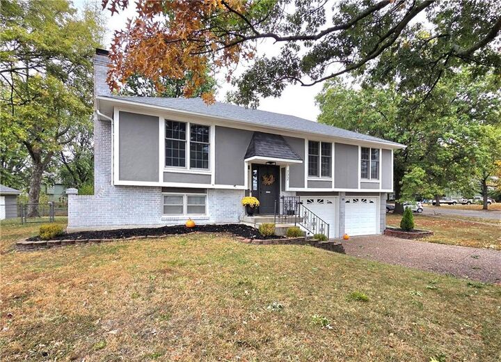 Property Photo:  772 S Ash Street  KS 66030