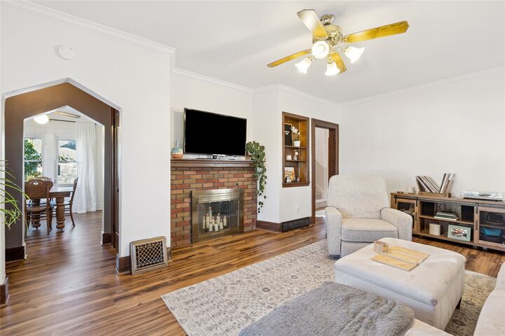Property Photo:  437 4th Street  IA 50265