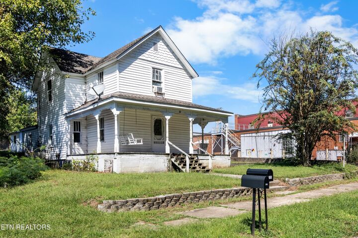 Property Photo:  105 Clinton St  TN 37748