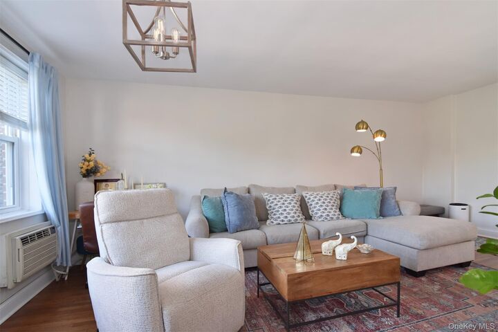 Property Photo:  2 Bronxville Road 5N  NY 10708 