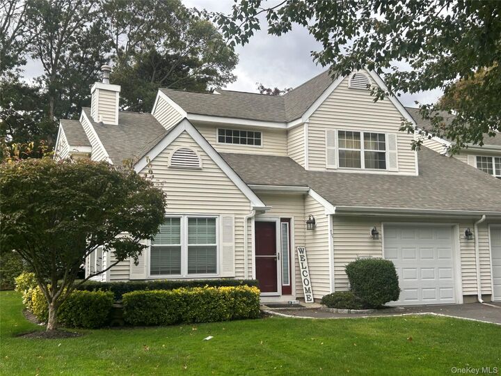 Property Photo:  77 Mystic Circle  NY 11706 