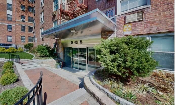 Property Photo:  804 Bronx River Rd Road 4G  NY 10708 