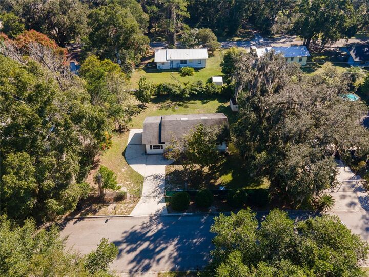 Property Photo:  115 SE 50th Street  FL 32641