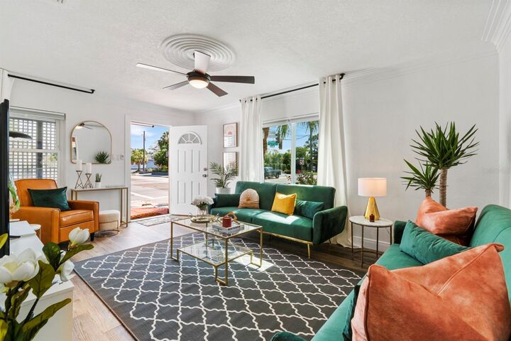 Property Photo: 2402 W Cypress Street FL 33609