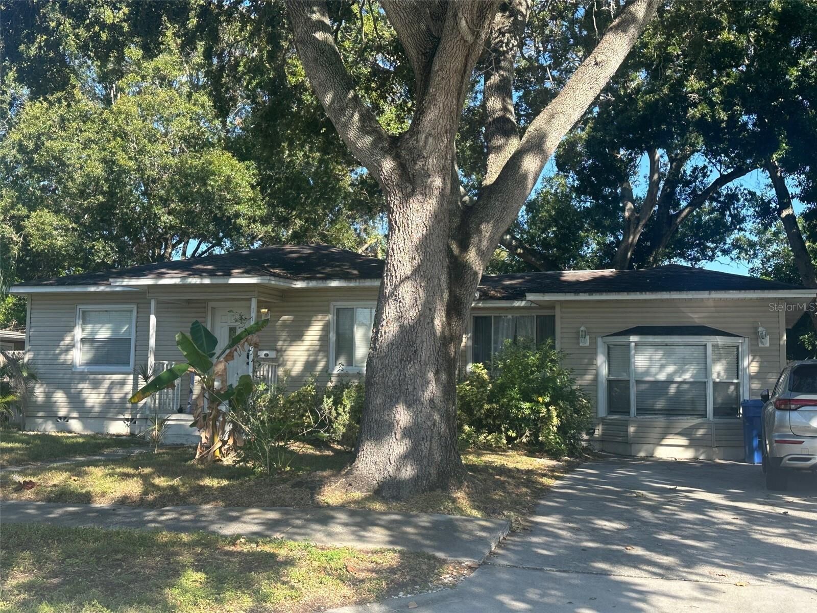 Property Photo:  1121 51st Avenue N  FL 33703