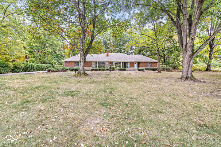 Property Photo:  69 Highland Manor Court S  IN 46228