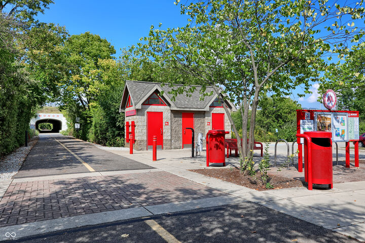 Property Photo: 1184 Shadow Ridge Road IN 46280