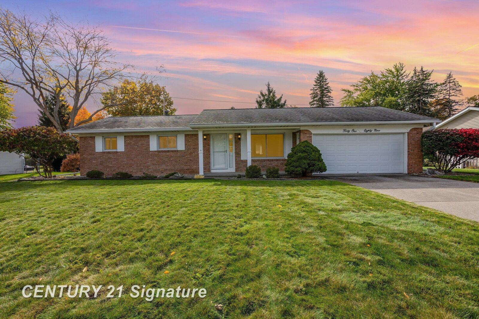 Property Photo:  4189 Jonquil Drive  MI 48603