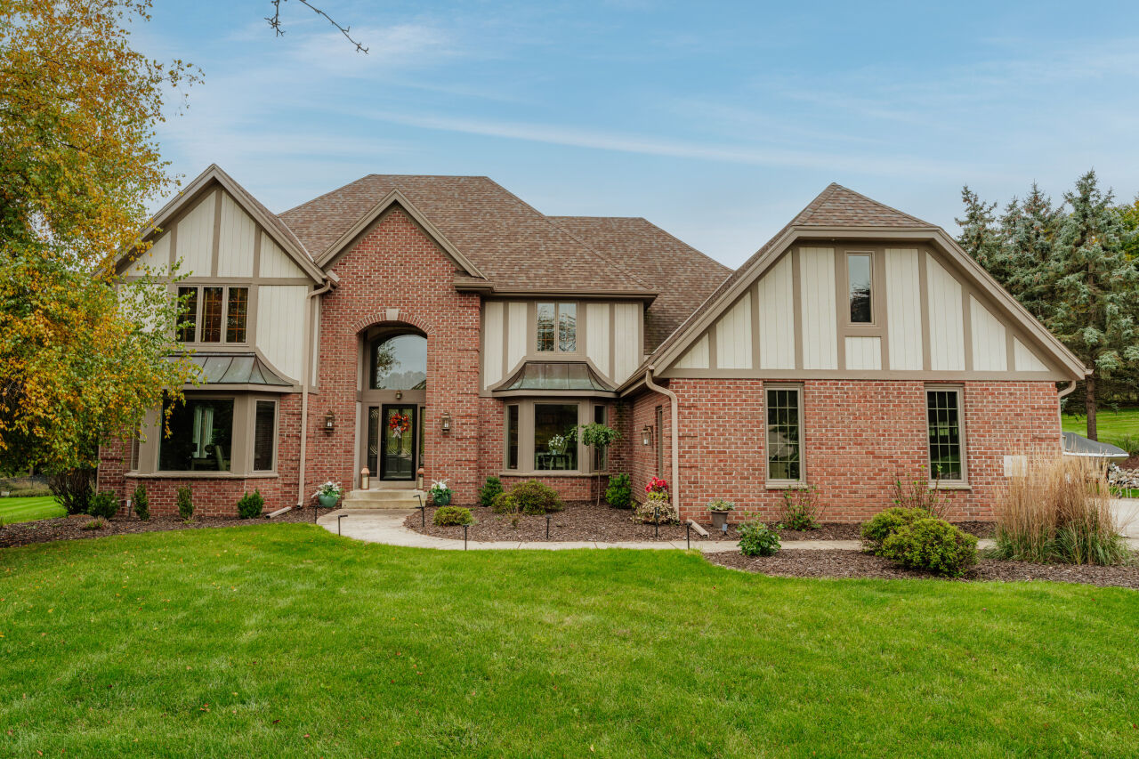 Property Photo:  N30w30257 Great Hill Ct  WI 53072