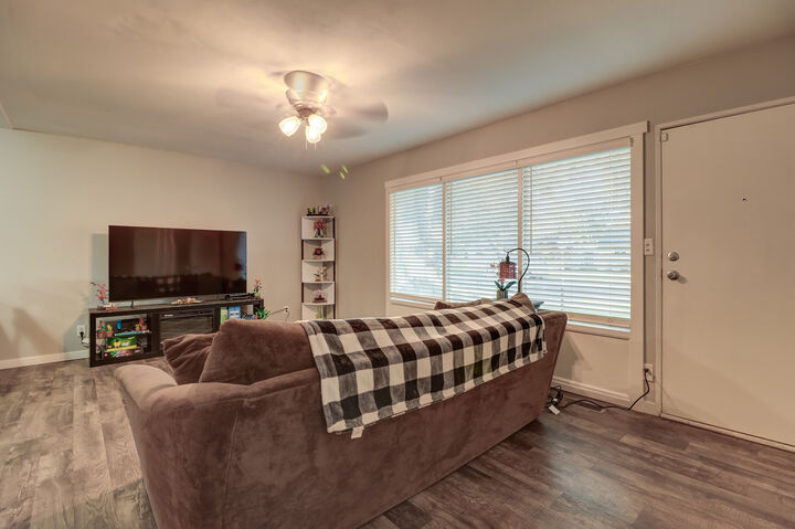 Property Photo:  807 W 18th Street  IL 61081