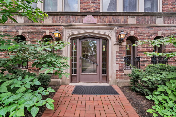 Property Photo: 75 E Harris Avenue 1E IL 60525