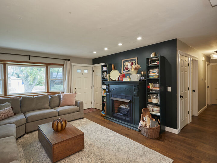 Property Photo:  782 Redwood Drive  IL 60506 