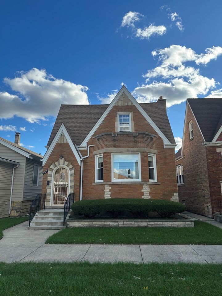 5813 W Cornelia Avenue  Chicago IL 60634 photo