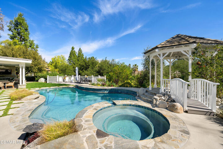 Property Photo: 2452 Ranchgrove Drive CA 91361