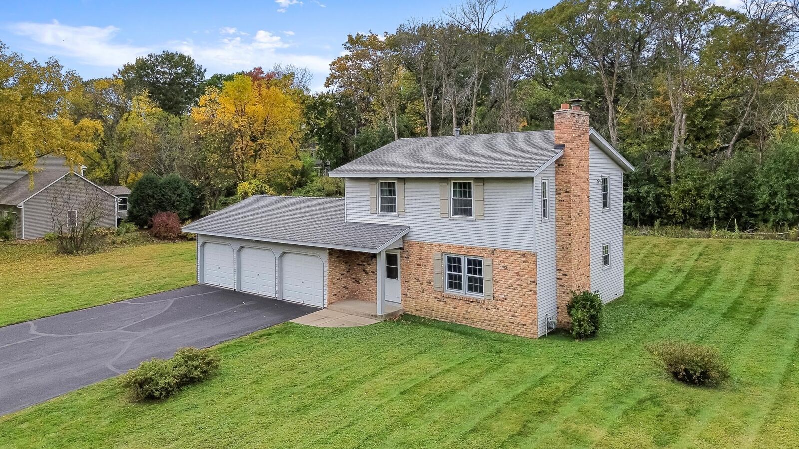 Property Photo: 2000 Runnymeade Court MN 55305