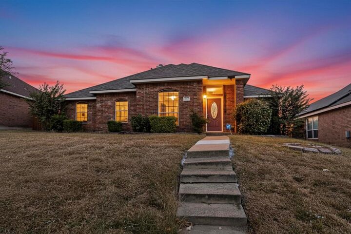 Photo de la propriété:  1933 Parkdale Drive  TX 75149 