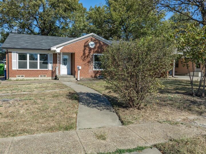 Photo de la propriété:  206 E Belknap Street  TX 75119 