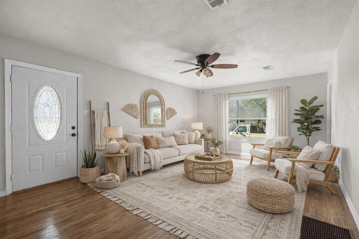 Property Photo: 206 E Belknap Street TX 75119