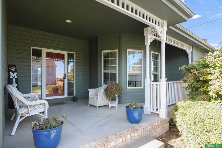 Property Photo:  701 Fenwick Street  NE 68046