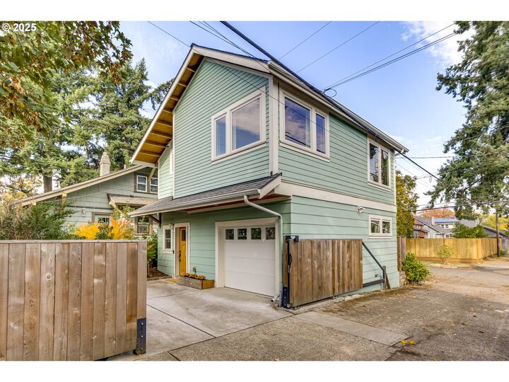 Property Photo:  5264 NE Mallory Ave B  OR 97211