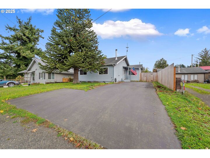 Property Photo:  366 6th Ave  OR 97420