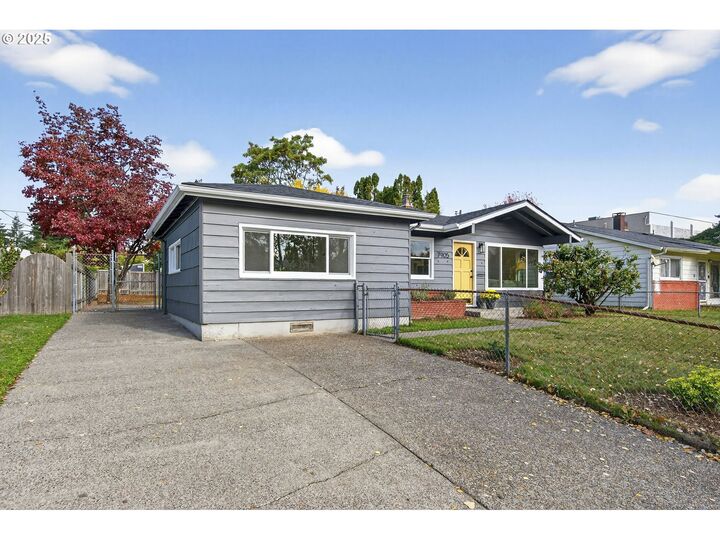 Property Photo: 7905 SE Lincoln St OR 97215