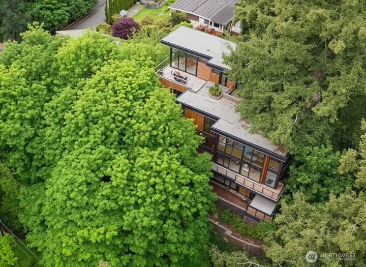 Property Photo: 73 Xx SE 38th Street WA 98040