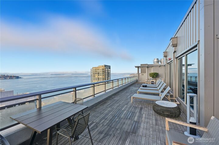 Property Photo:  2033  2nd Avenue 805  WA 98121