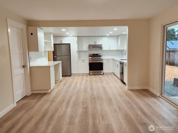 Property Photo:  14219 NE 64th Ct  WA 98052