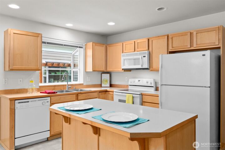 Property Photo:  415  Yauger Way NW  WA 98502 