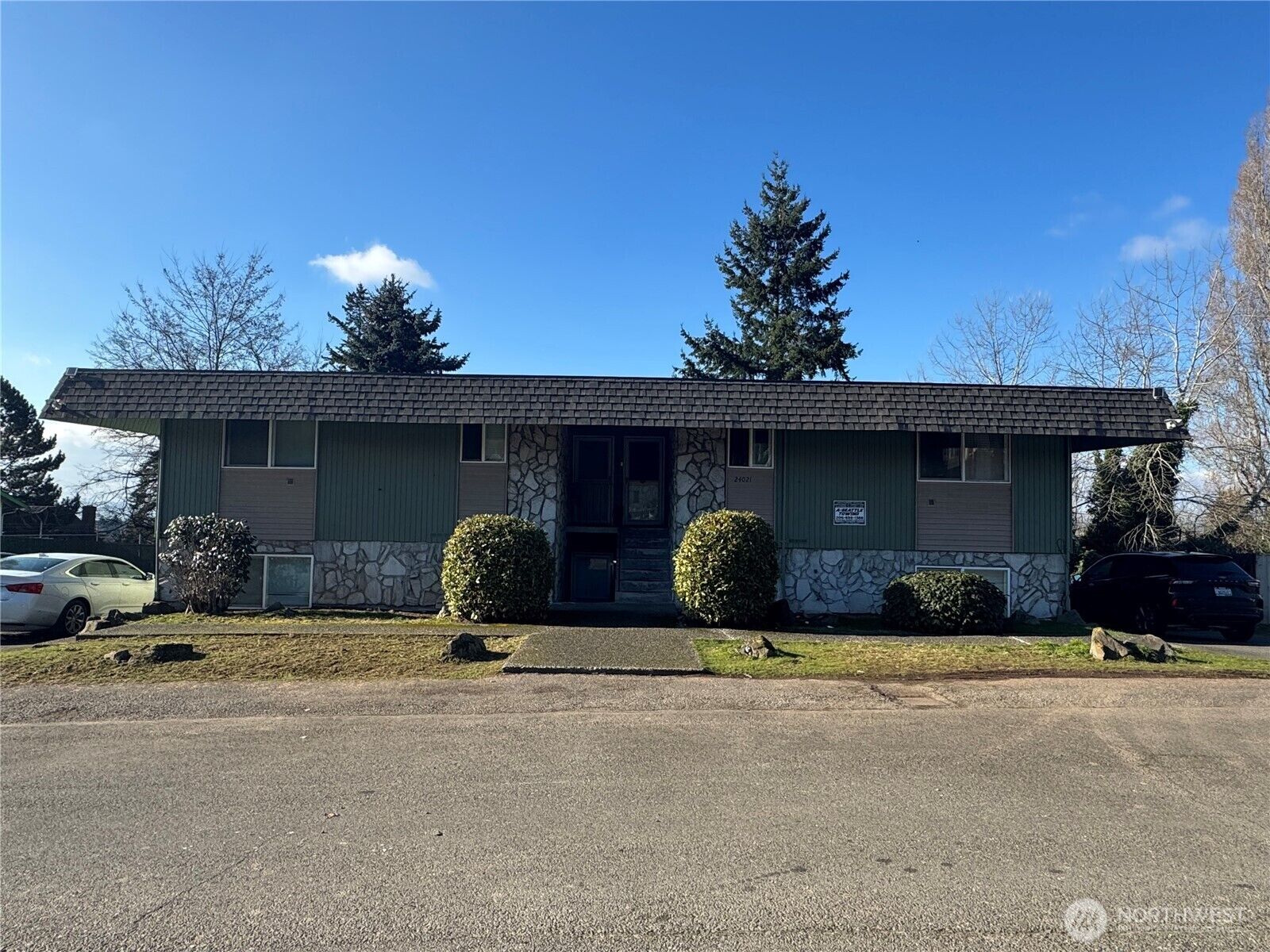 Property Photo:  24021  25th Avenue S  WA 98198