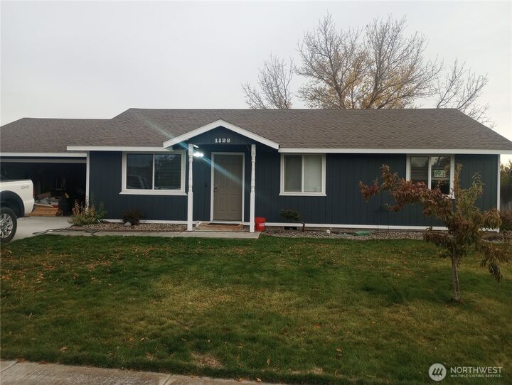 1122 E Saint Helens Drive  Moses Lake WA 98837 photo