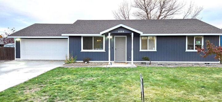 1122 E Saint Helens Drive  Moses Lake WA 98837 photo