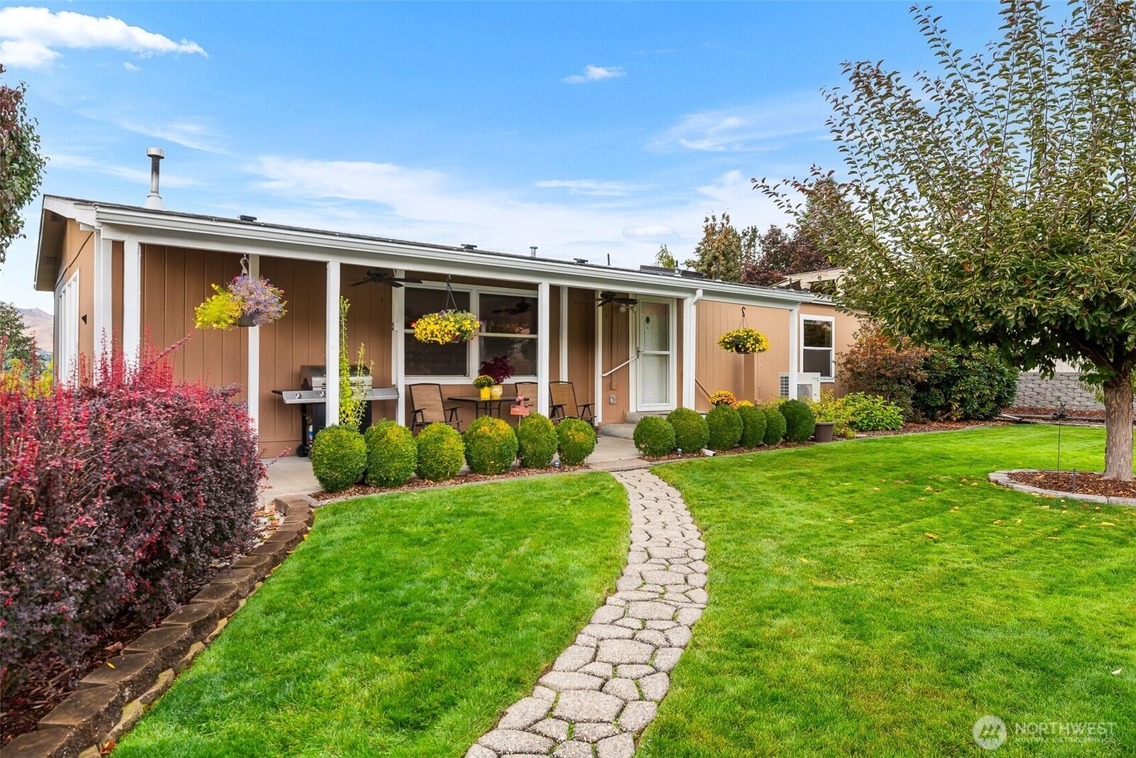 Property Photo:  2736 NW Columbia Avenue  WA 98802