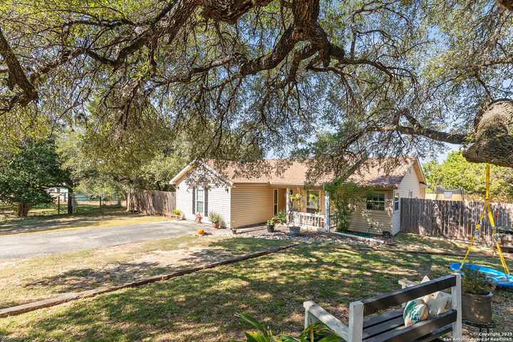 Property Photo:  204 Lake Park Loop  TX 78133