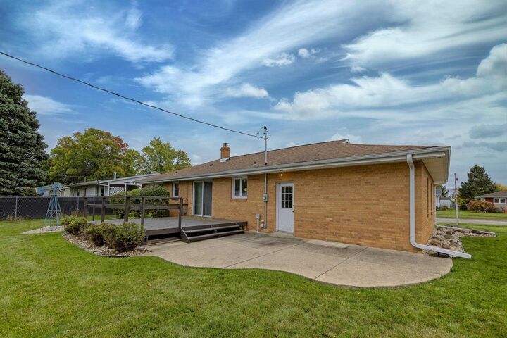 Property Photo:  1826 Bond Place  WI 53548 
