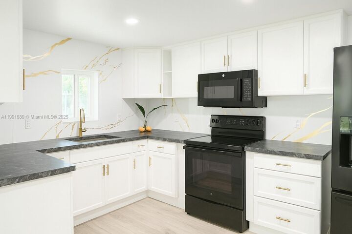 6317 Cleveland St  Hollywood FL 33024 photo