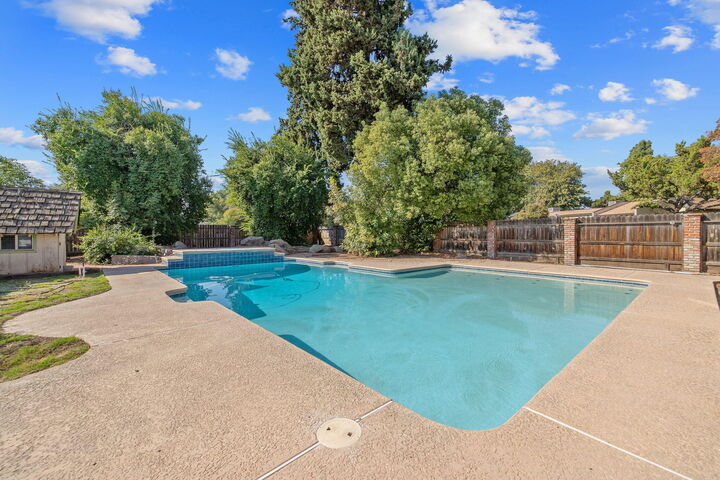 Property Photo:  1408 N Park Street  CA 93291