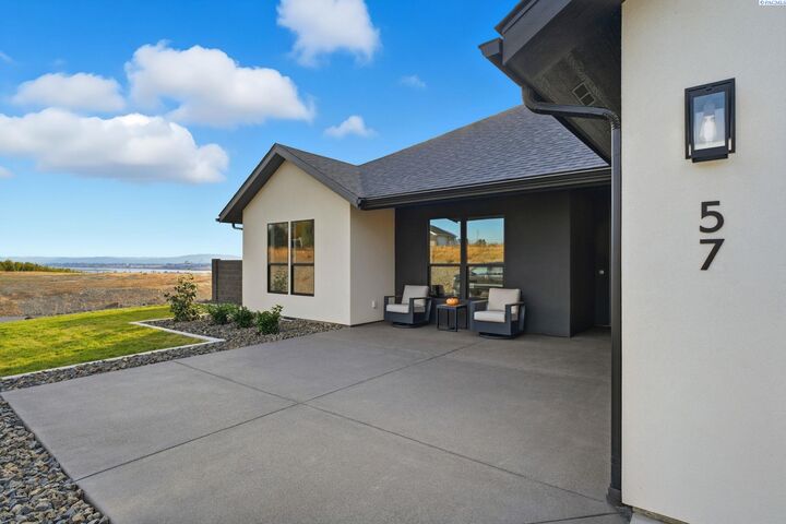 Property Photo:  57 Columbia Bluff Ln  WA 99301 