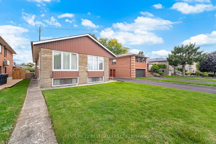 Property Photo: 47 Wenderly Drive ON M6B 2P1