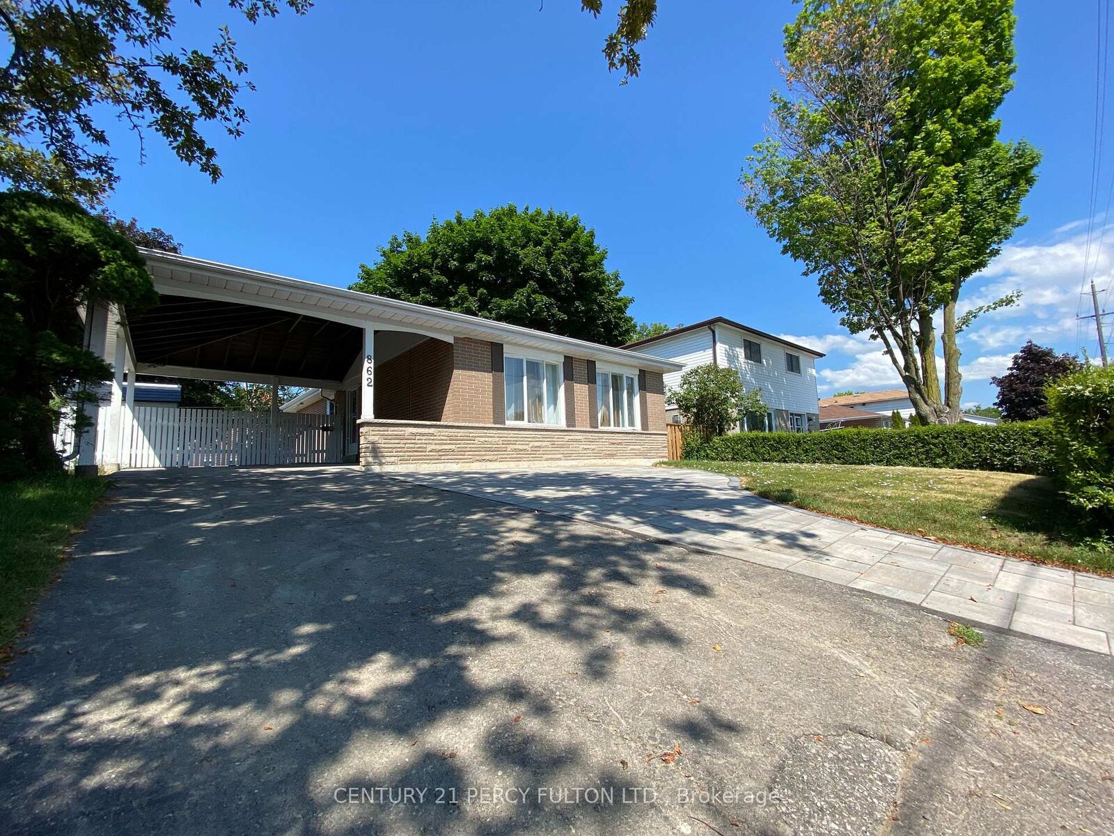 Photo de la propriété:  862 Liverpool Road  ON L1W 1S4